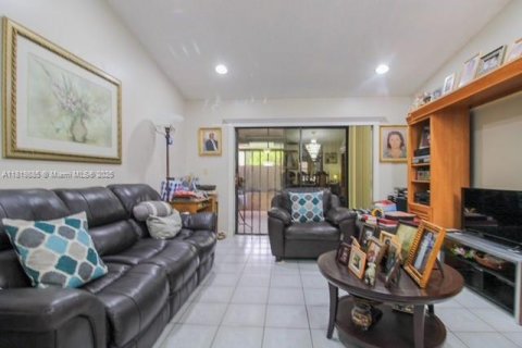 Casa en venta en Miami, Florida, 2 dormitorios, 95.5 m2 № 1779952 - foto 5