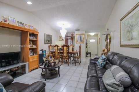 Casa en venta en Miami, Florida, 2 dormitorios, 95.5 m2 № 1779952 - foto 7