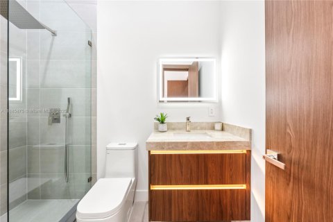 House in Miami, Florida 5 bedrooms, 333.61 sq.m. № 1932741 - photo 27