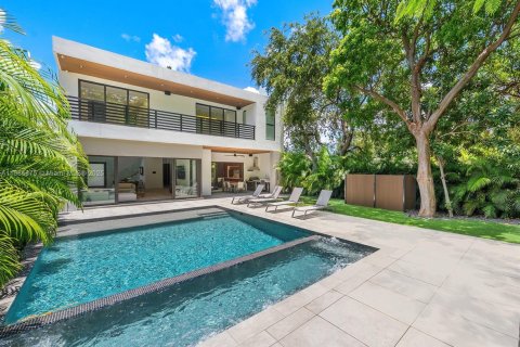 House in Miami, Florida 5 bedrooms, 333.61 sq.m. № 1932741 - photo 1