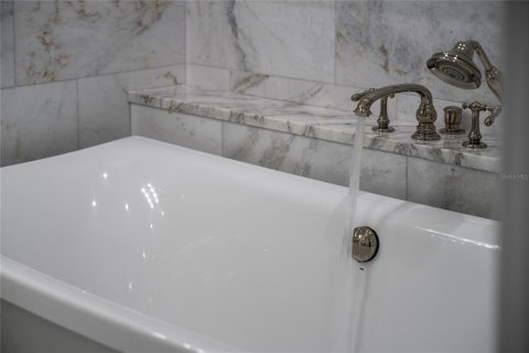 House in Orlando, Florida 5 bedrooms, 282.98 sq.m. № 1894586 - photo 24