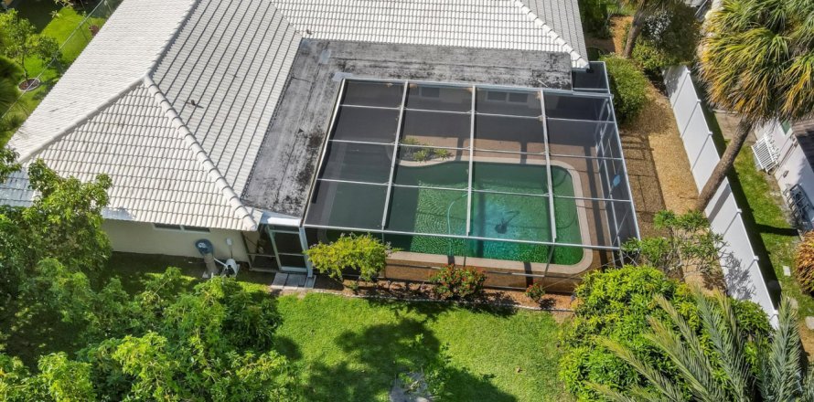 House in Boca Raton, Florida 4 bedrooms, 165.37 sq.m. № 1210283