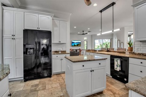 House in Bradenton, Florida 3 bedrooms, 269.88 sq.m. № 1780298 - photo 30