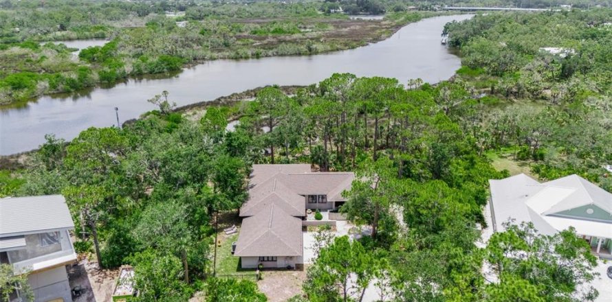 House in Bradenton, Florida 3 bedrooms, 269.88 sq.m. № 1780298