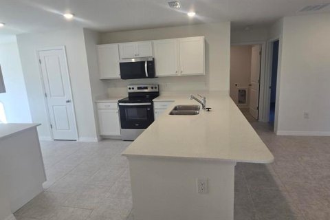 Villa ou maison à vendre à Poinciana, Floride: 3 chambres, 144.18 m2 № 2423600 - photo 4
