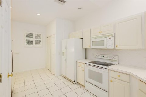 Condo in Lakeland, Florida, 2 bedrooms № 2231257 - photo 16