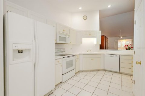 Condo in Lakeland, Florida, 2 bedrooms № 2231257 - photo 17