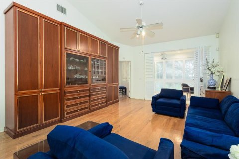 Condo in Lakeland, Florida, 2 bedrooms № 2231257 - photo 8