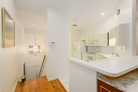 Condo in Lakeland, Florida, 2 bedrooms № 2231257 - photo 14