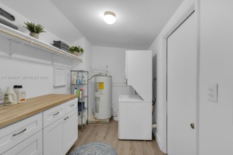 Casa en venta en Fort Lauderdale, Florida, 3 dormitorios, 146.88 m2 № 1999868 - foto 12