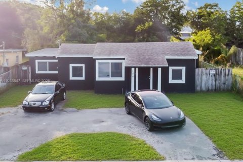 Casa en venta en Fort Lauderdale, Florida, 3 dormitorios, 146.88 m2 № 1999868 - foto 2