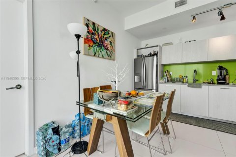 Condominio en venta en Miami, Florida, 1 dormitorio, 77.39 m2 № 2002470 - foto 4