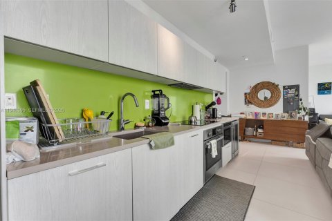 Condominio en venta en Miami, Florida, 1 dormitorio, 77.39 m2 № 2002470 - foto 13