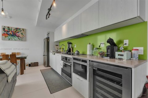 Condominio en venta en Miami, Florida, 1 dormitorio, 77.39 m2 № 2002470 - foto 10