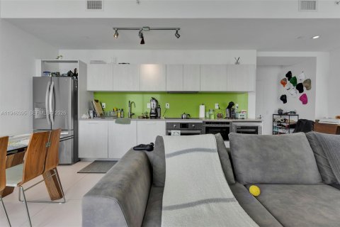 Condominio en venta en Miami, Florida, 1 dormitorio, 77.39 m2 № 2002470 - foto 9