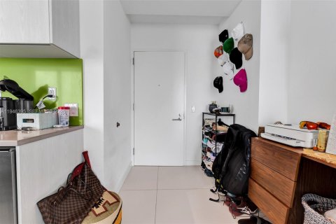 Condominio en venta en Miami, Florida, 1 dormitorio, 77.39 m2 № 2002470 - foto 5
