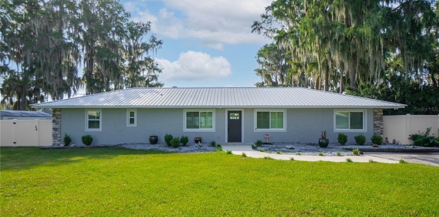 Casa en Inverness, Florida 4 dormitorios, 258.36 m2 № 2319284