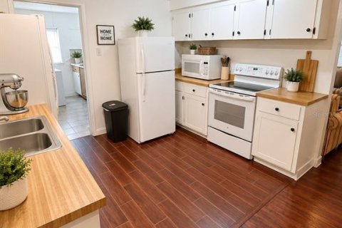 Villa ou maison à vendre à Orlando, Floride: 4 chambres, 159.61 m2 № 2349310 - photo 3
