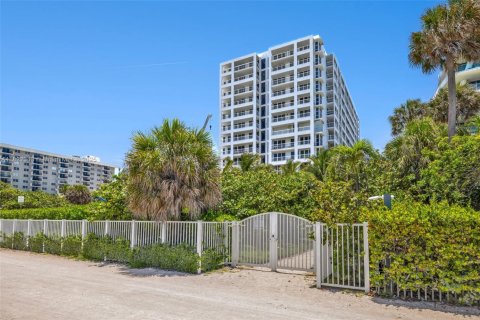 Купить кондоминиум в Серфсайд, Флорида 2 спальни, 118.64м2, № 1940157 - фото 5