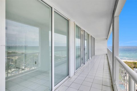 Купить кондоминиум в Серфсайд, Флорида 2 спальни, 118.64м2, № 1940157 - фото 11