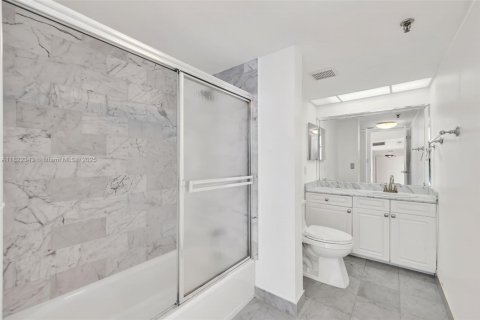 Купить кондоминиум в Серфсайд, Флорида 2 спальни, 118.64м2, № 1940157 - фото 14