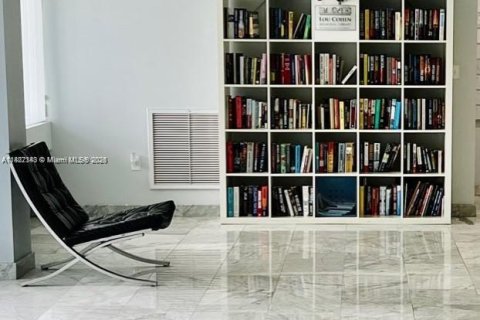 Купить кондоминиум в Серфсайд, Флорида 2 спальни, 118.64м2, № 1940157 - фото 25