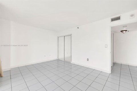 Купить кондоминиум в Серфсайд, Флорида 2 спальни, 118.64м2, № 1940157 - фото 16