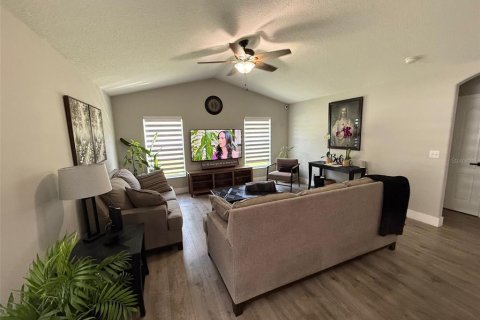 Villa ou maison à louer à Groveland, Floride: 4 chambres, 173.36 m2 № 1812630 - photo 3