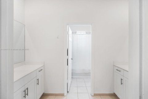 Купить виллу или дом в Майами, Флорида 5 спален, 294.5м2, № 1839207 - фото 17
