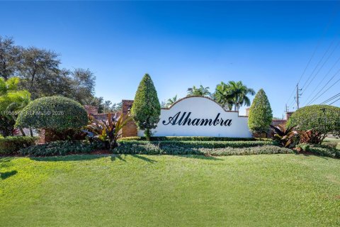 Villa ou maison à louer à Pembroke Pines, Floride: 3 chambres, 182.55 m2 № 2018046 - photo 3