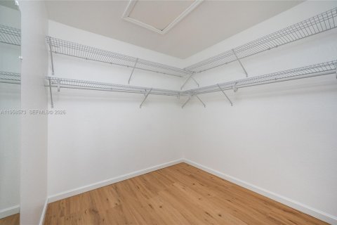 Villa ou maison à louer à Pembroke Pines, Floride: 3 chambres, 182.55 m2 № 2018046 - photo 15