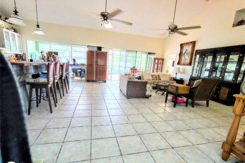 House in Punta Gorda, Florida 4 bedrooms, 210.8 sq.m. № 1717436 - photo 7