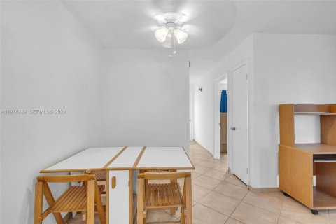Купить кондоминиум в Майами, Флорида 1 спальня, 63.92м2, № 2046081 - фото 10