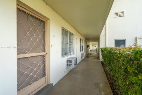 Купить кондоминиум в Майами, Флорида 1 спальня, 63.92м2, № 2046081 - фото 2