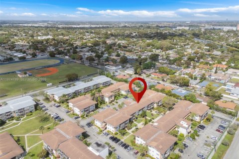 Купить кондоминиум в Майами, Флорида 1 спальня, 63.92м2, № 2046081 - фото 25