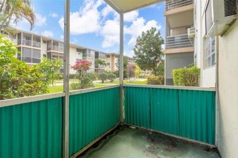 Купить кондоминиум в Майами, Флорида 1 спальня, 63.92м2, № 2046081 - фото 14