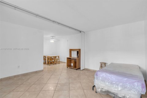 Купить кондоминиум в Майами, Флорида 1 спальня, 63.92м2, № 2046081 - фото 9