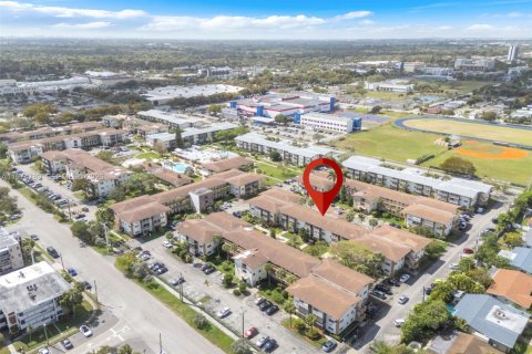 Купить кондоминиум в Майами, Флорида 1 спальня, 63.92м2, № 2046081 - фото 23