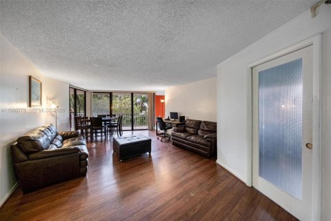 Copropriété à louer à Miami, Floride: 3 chambres, 142.88 m2 № 2080067 - photo 3