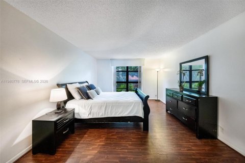 Copropriété à louer à Miami, Floride: 3 chambres, 142.88 m2 № 2080067 - photo 13