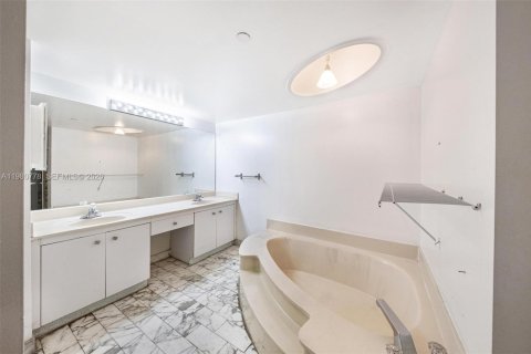 Copropriété à louer à Miami, Floride: 3 chambres, 142.88 m2 № 2080067 - photo 26