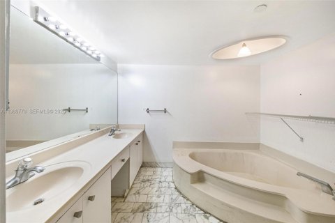 Copropriété à louer à Miami, Floride: 3 chambres, 142.88 m2 № 2080067 - photo 23