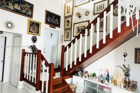 Condo in Miami, Florida, 3 bedrooms № 2029639 - photo 3