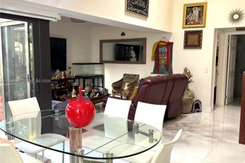 Condo in Miami, Florida, 3 bedrooms № 2029639 - photo 7