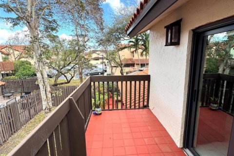 Condo in Miami, Florida, 3 bedrooms № 2029639 - photo 15