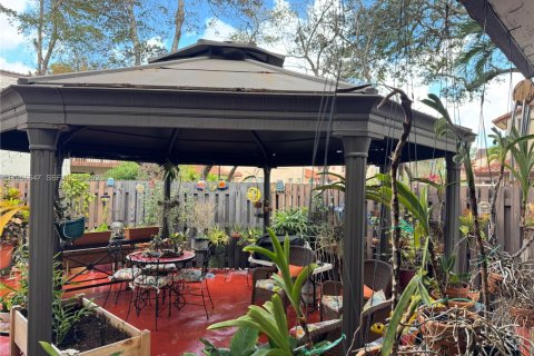 Condo in Miami, Florida, 3 bedrooms № 2029639 - photo 16