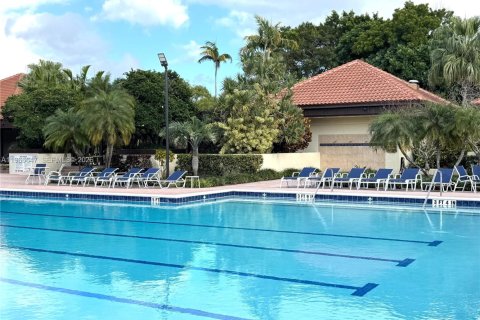 Condo in Miami, Florida, 3 bedrooms № 2029639 - photo 18