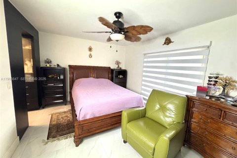 Condo in Miami, Florida, 3 bedrooms № 2029639 - photo 9