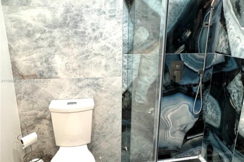 Condo in Miami, Florida, 3 bedrooms № 2029639 - photo 13