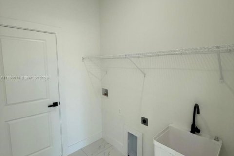 House in Lehigh Acres, Florida 4 bedrooms № 2056264 - photo 25